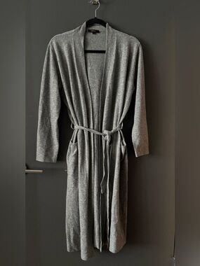 Quince Cashmere Robe.  Light Grey Sz L